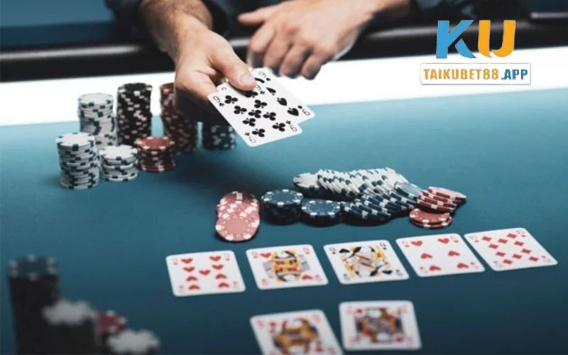 Titik melalui aturan permainan poker rinci